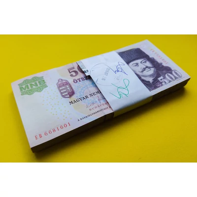 2011 500 forint EB sorozat 100 db UNC sorszámkövető bakjegy köteg Numizmatika-bankjegyek