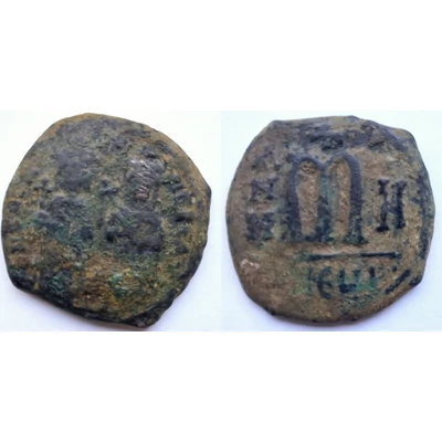 Phocas és Leontia bizánci bronz érme Kr.u. 604. AE follis, Antiochiai verde (Theoupolis)