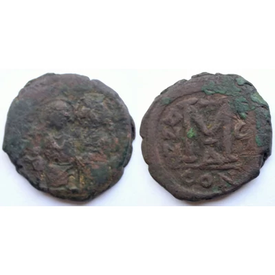 II. Justinus és Sophia bizánci bronz érme Kr.u. 577 AE Follis