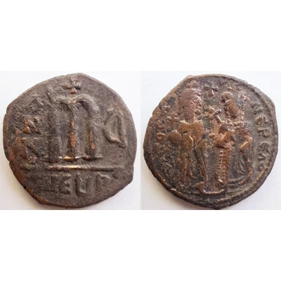 Phocas és Leontia bizánci bronz érme Kr.u. 606. AE follis, Antiochiai verde (Theoupolis)